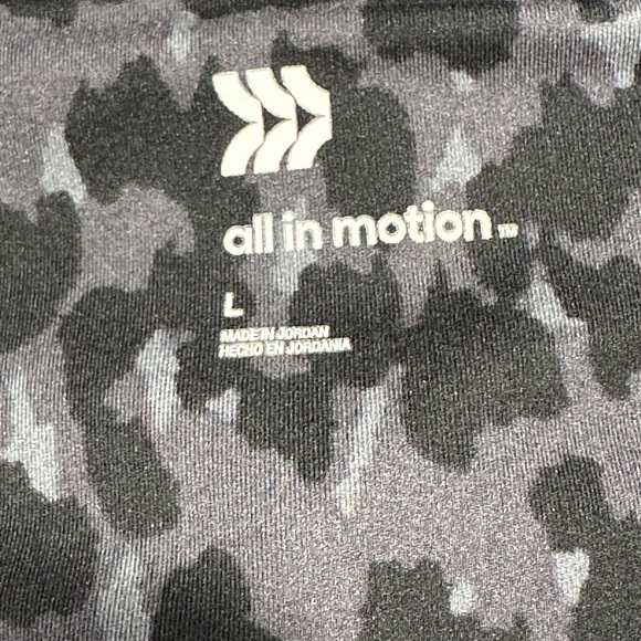 All in Motion Jaguar Black & Gray Print Cropped Legging Mesh Back. - Picture 6 of 9